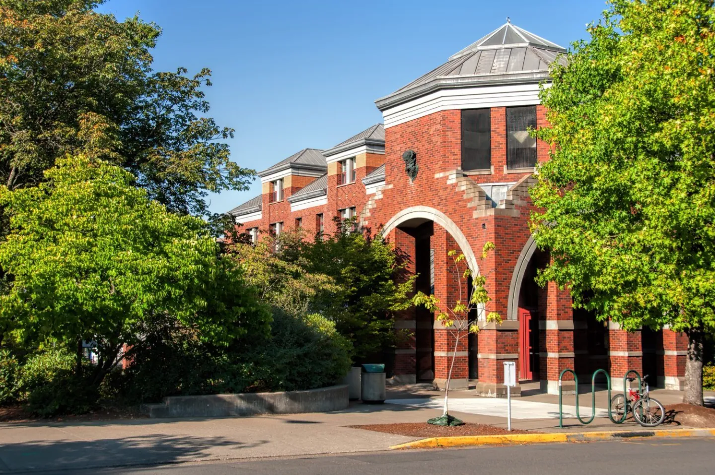 81. University of Oregon (Lundquist)